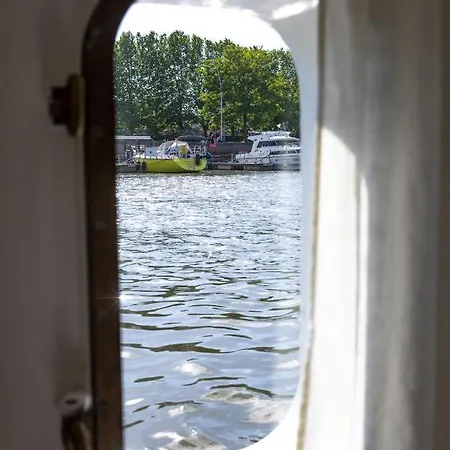 بوتيل The Boatel