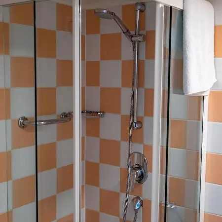 بوتيل The Boatel