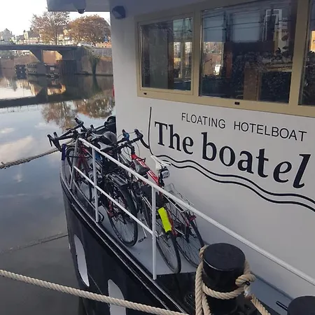 The Boatel Botel *