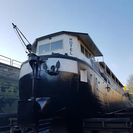 Botel The Boatel *